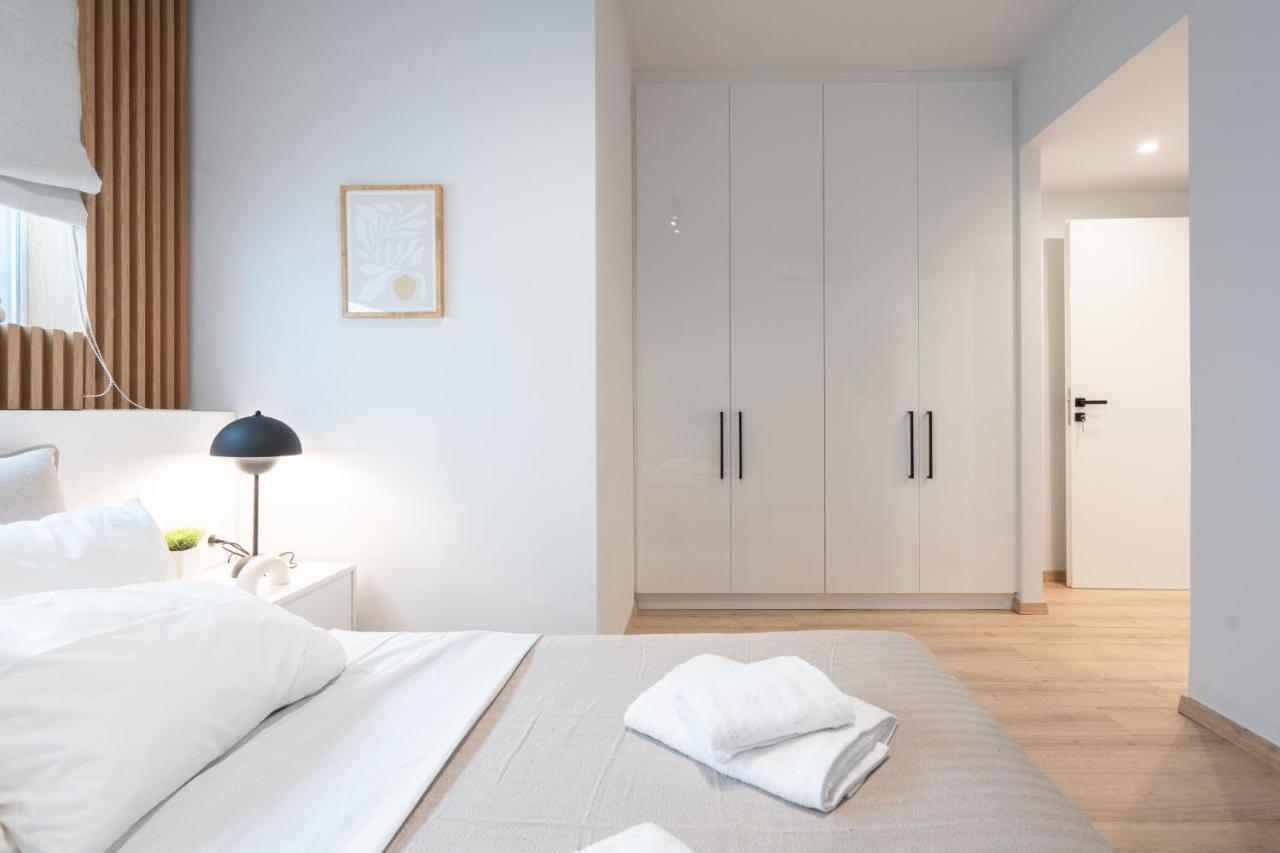 Luxury 4 Bedrooms Apartment Near Flisvos Marina Piraeus Exterior photo