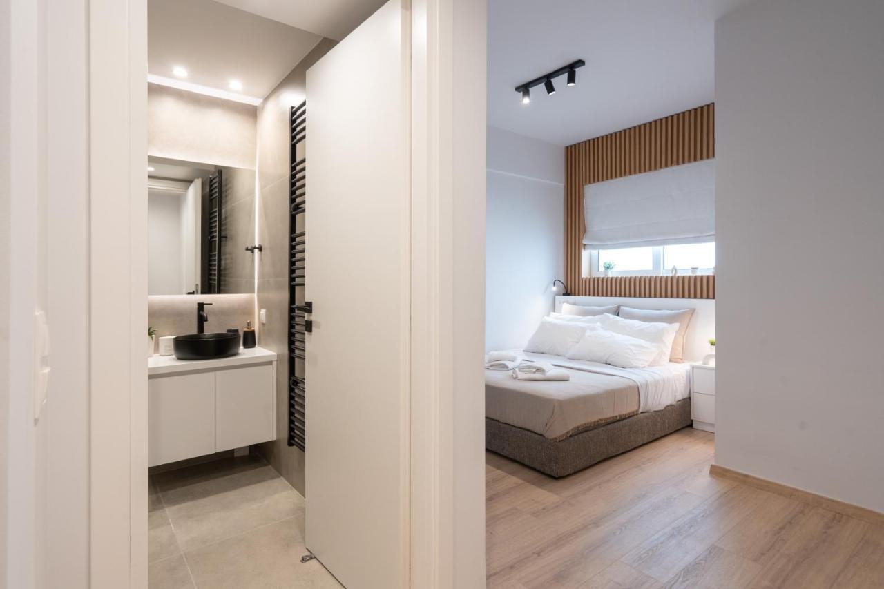 Luxury 4 Bedrooms Apartment Near Flisvos Marina Piraeus Exterior photo