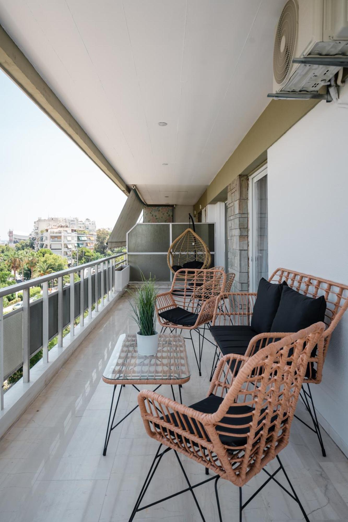 Luxury 4 Bedrooms Apartment Near Flisvos Marina Piraeus Exterior photo