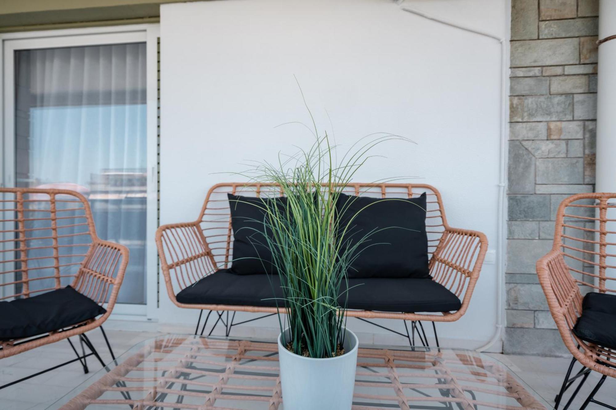 Luxury 4 Bedrooms Apartment Near Flisvos Marina Piraeus Exterior photo
