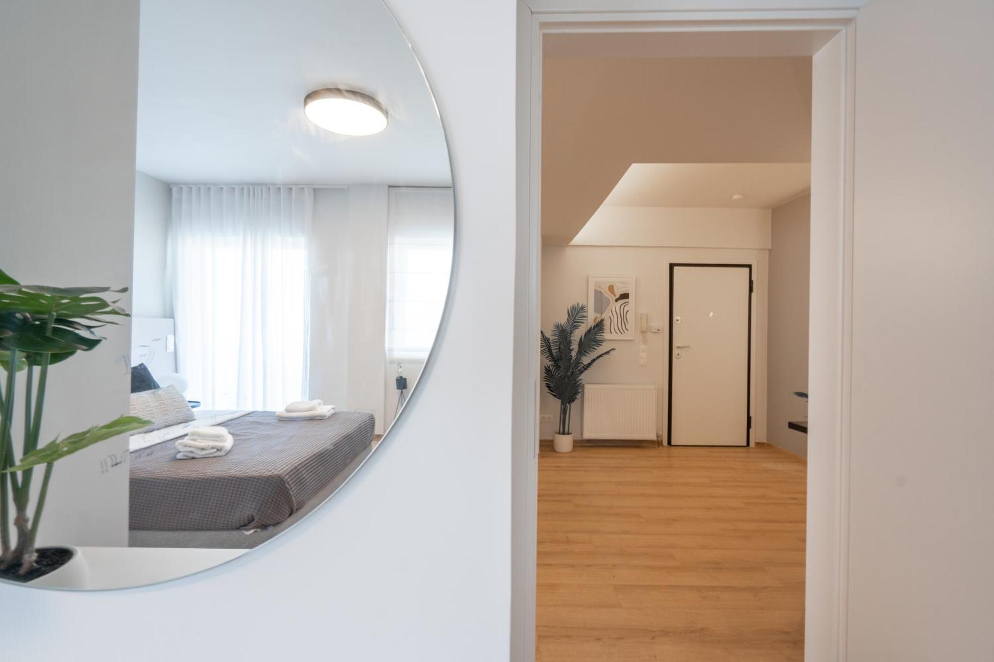 Luxury 4 Bedrooms Apartment Near Flisvos Marina Piraeus Exterior photo